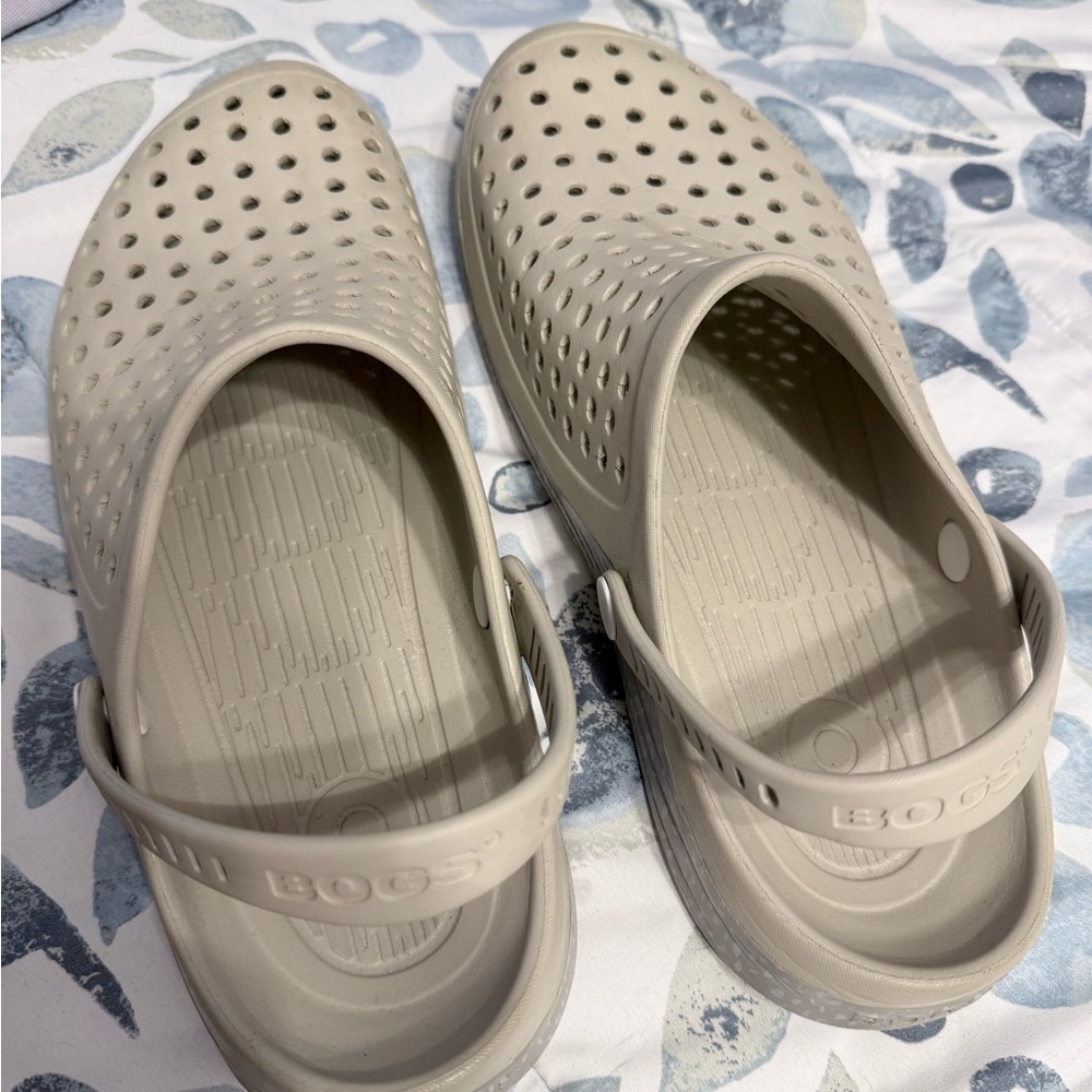 BOGS Beige Slip-On Clogs Unisex